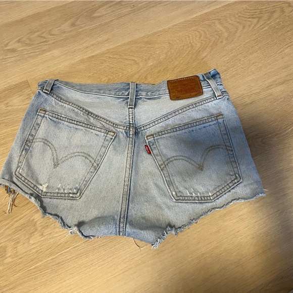 Levis 501 Light Blue Jean Shorts - Picture 2 of 2